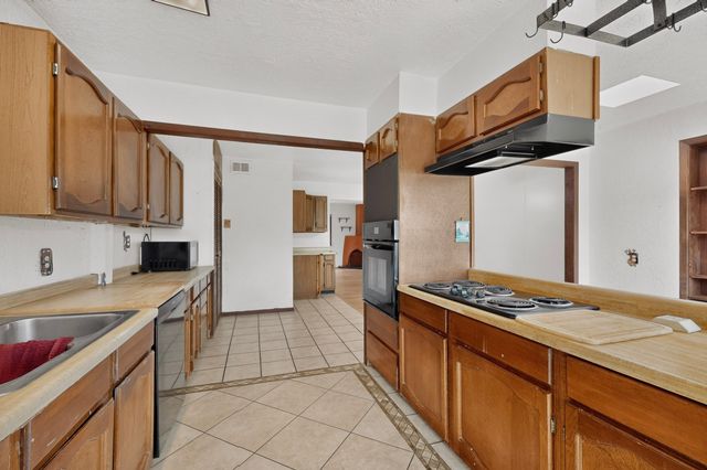 109 Camino De Las Crucitas, Santa Fe, NM 87501