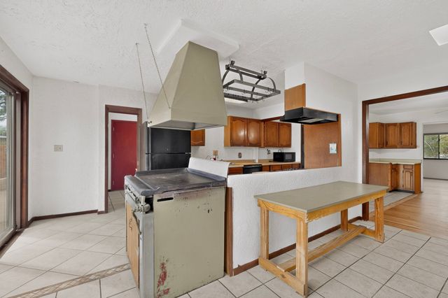 109 Camino De Las Crucitas, Santa Fe, NM 87501
