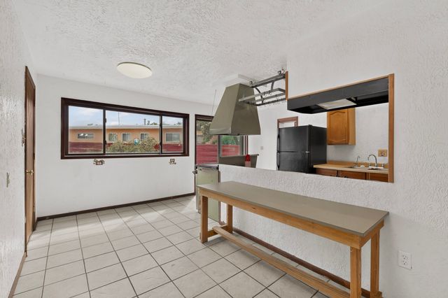 109 Camino De Las Crucitas, Santa Fe, NM 87501
