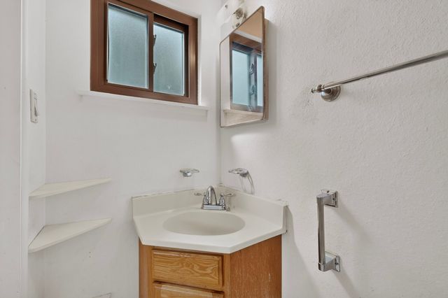 109 Camino De Las Crucitas, Santa Fe, NM 87501