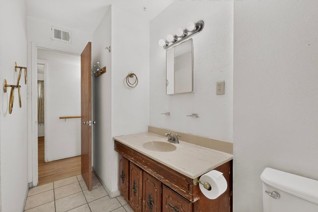 109 Camino De Las Crucitas, Santa Fe, NM 87501
