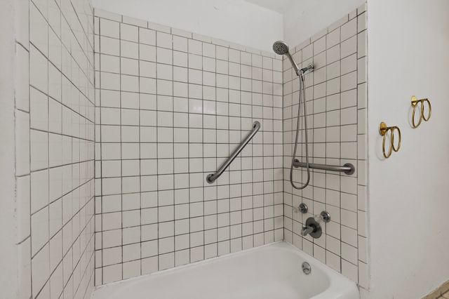 109 Camino De Las Crucitas, Santa Fe, NM 87501