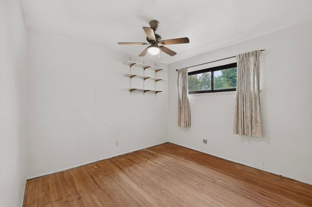 109 Camino De Las Crucitas, Santa Fe, NM 87501