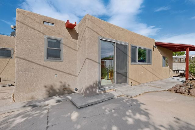 109 Camino De Las Crucitas, Santa Fe, NM 87501