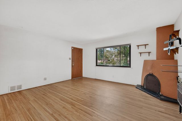 109 Camino De Las Crucitas, Santa Fe, NM 87501