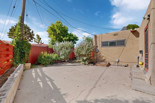 109 Camino De Las Crucitas, Santa Fe, NM 87501