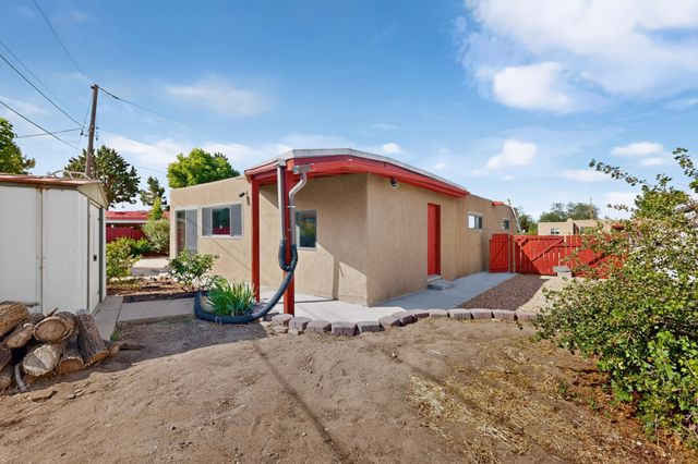 109 Camino De Las Crucitas, Santa Fe, NM 87501