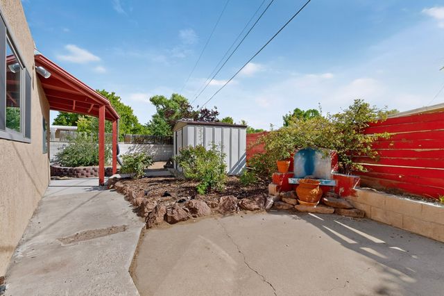 109 Camino De Las Crucitas, Santa Fe, NM 87501