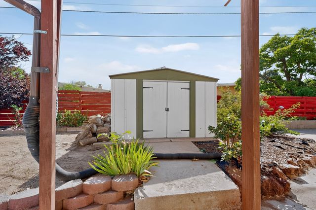 109 Camino De Las Crucitas, Santa Fe, NM 87501
