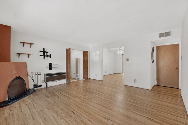 109 Camino De Las Crucitas, Santa Fe, NM 87501