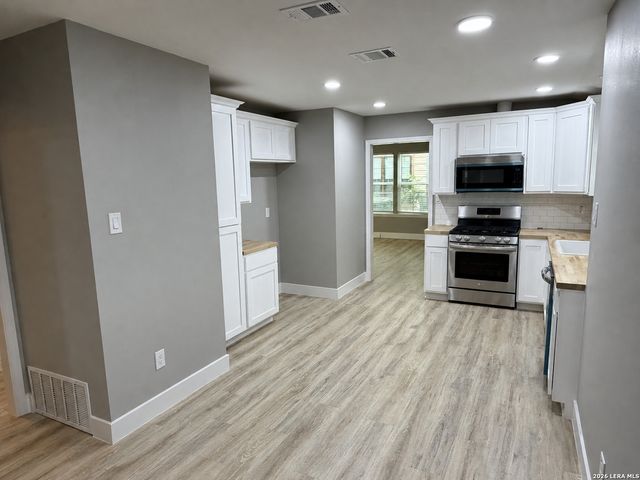 146 Redrock Dr, San Antonio, TX 78213