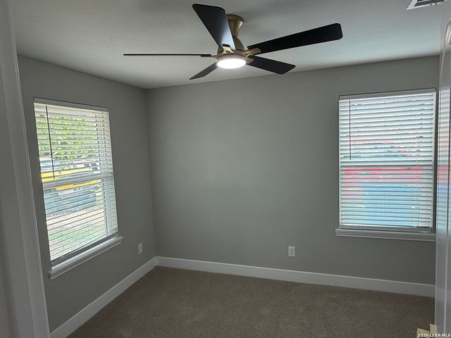 146 Redrock Dr, San Antonio, TX 78213