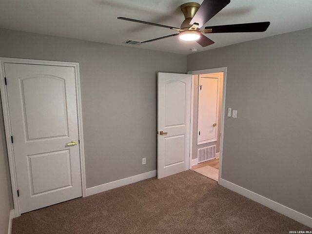 146 Redrock Dr, San Antonio, TX 78213