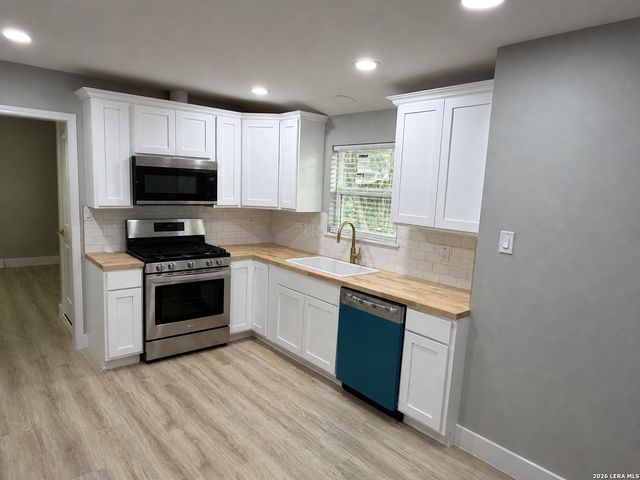 146 Redrock Dr, San Antonio, TX 78213