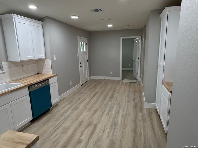 146 Redrock Dr, San Antonio, TX 78213