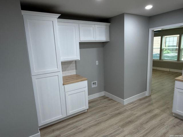 146 Redrock Dr, San Antonio, TX 78213