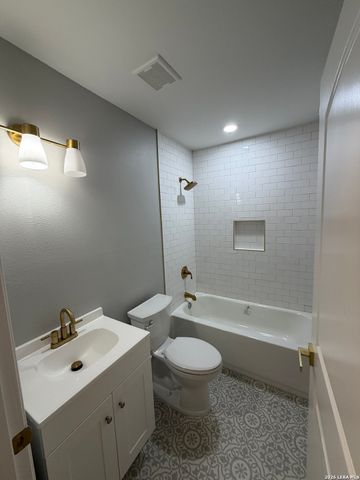 146 Redrock Dr, San Antonio, TX 78213