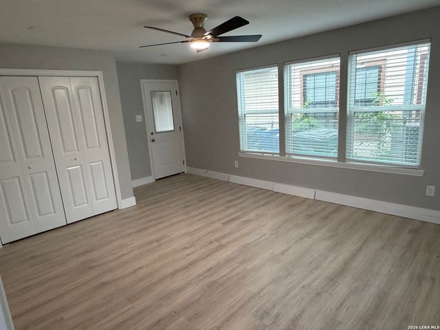 146 Redrock Dr, San Antonio, TX 78213