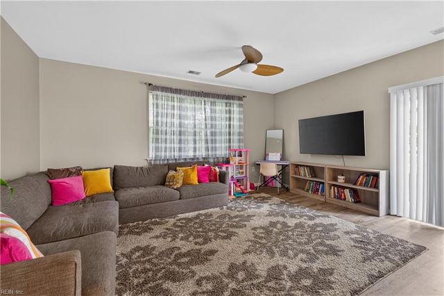 912 Southmoor Dr Unit 202, Virginia Beach, VA 23455