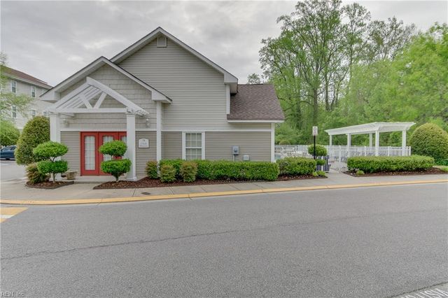 912 Southmoor Dr Unit 202, Virginia Beach, VA 23455