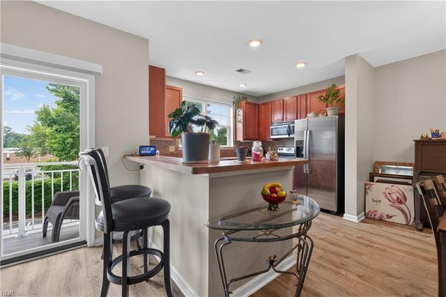 912 Southmoor Dr Unit 202, Virginia Beach, VA 23455