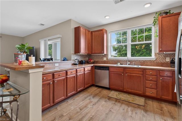 912 Southmoor Dr Unit 202, Virginia Beach, VA 23455
