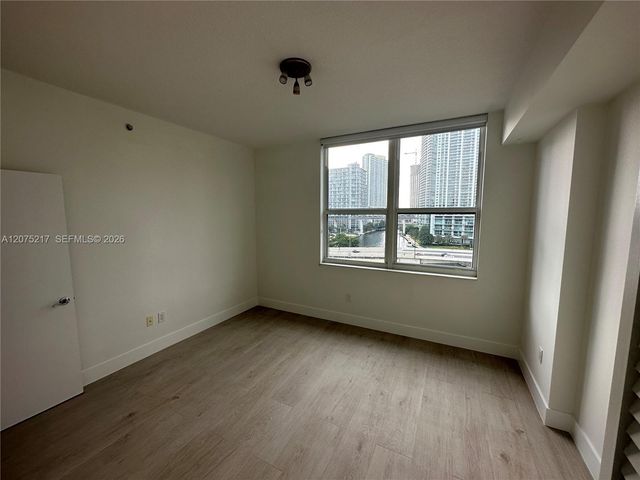 31 SE 5th Street 1007, Miami, FL 33131