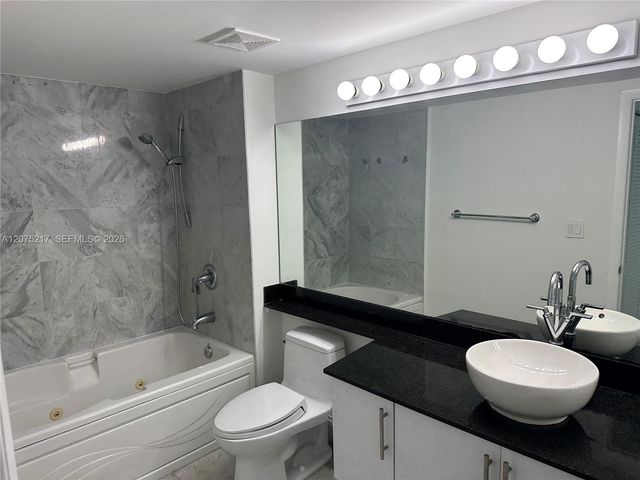 31 SE 5th Street 1007, Miami, FL 33131