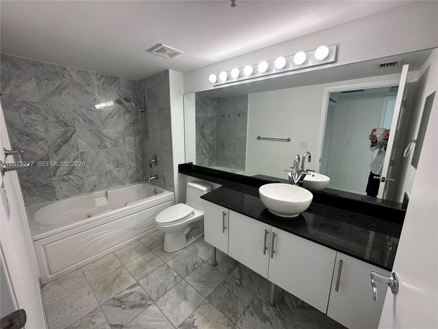 31 SE 5th Street 1007, Miami, FL 33131