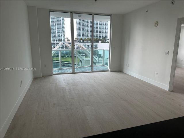 31 SE 5th Street 1007, Miami, FL 33131