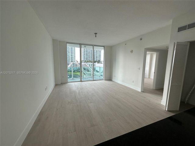 31 SE 5th Street 1007, Miami, FL 33131