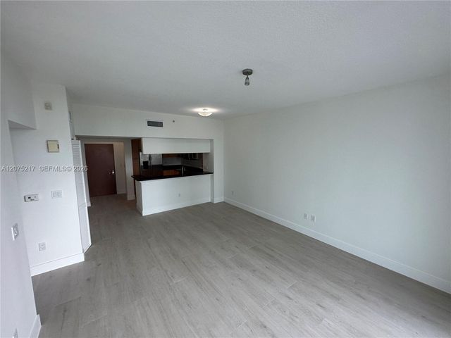 31 SE 5th Street 1007, Miami, FL 33131