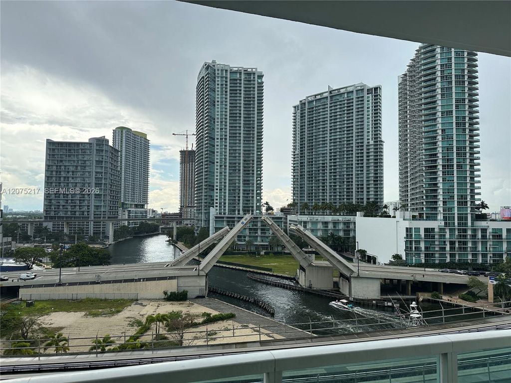 31 SE 5th Street 1007, Miami, FL 33131