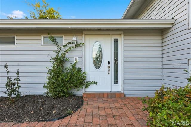 12243 Foxpoint Drive, Maryland Heights, MO 63043
