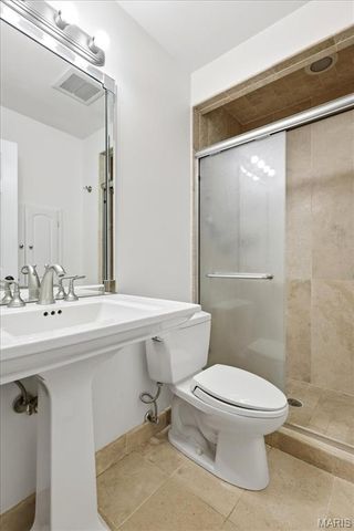 12243 Foxpoint Drive, Maryland Heights, MO 63043