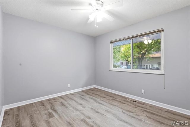 12243 Foxpoint Drive, Maryland Heights, MO 63043