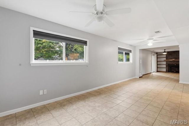 12243 Foxpoint Drive, Maryland Heights, MO 63043
