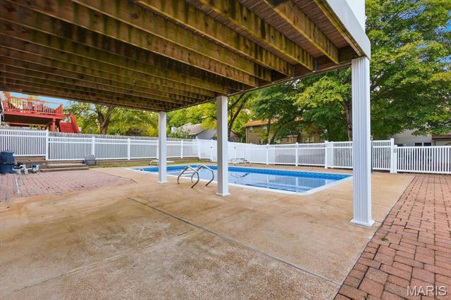 12243 Foxpoint Drive, Maryland Heights, MO 63043