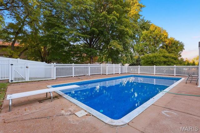 12243 Foxpoint Drive, Maryland Heights, MO 63043