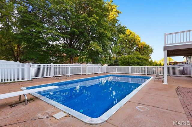 12243 Foxpoint Drive, Maryland Heights, MO 63043