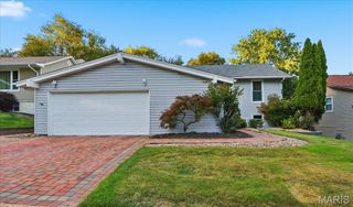 12243 Foxpoint Drive, Maryland Heights, MO 63043