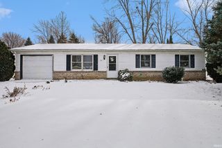 311 W Hillside Drive, Syracuse, IN 46567