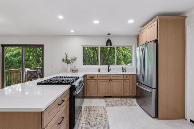 9925 Nord Road, Bloomington, MN 55437