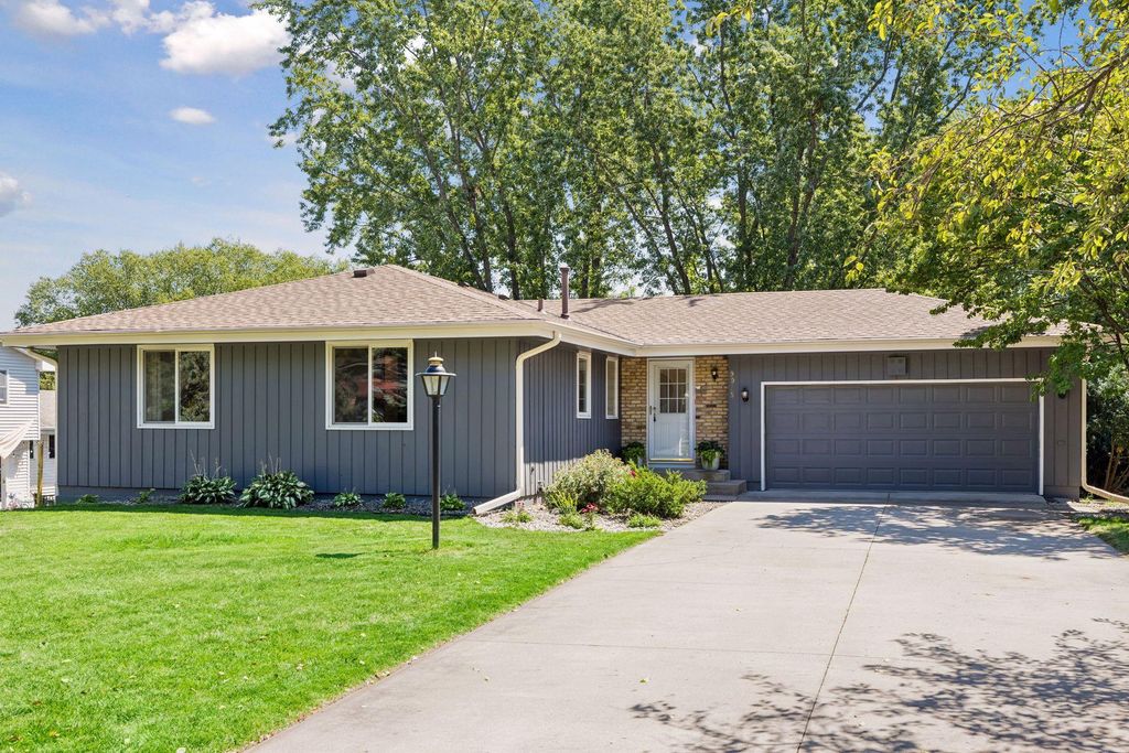9925 Nord Road, Bloomington, MN 55437