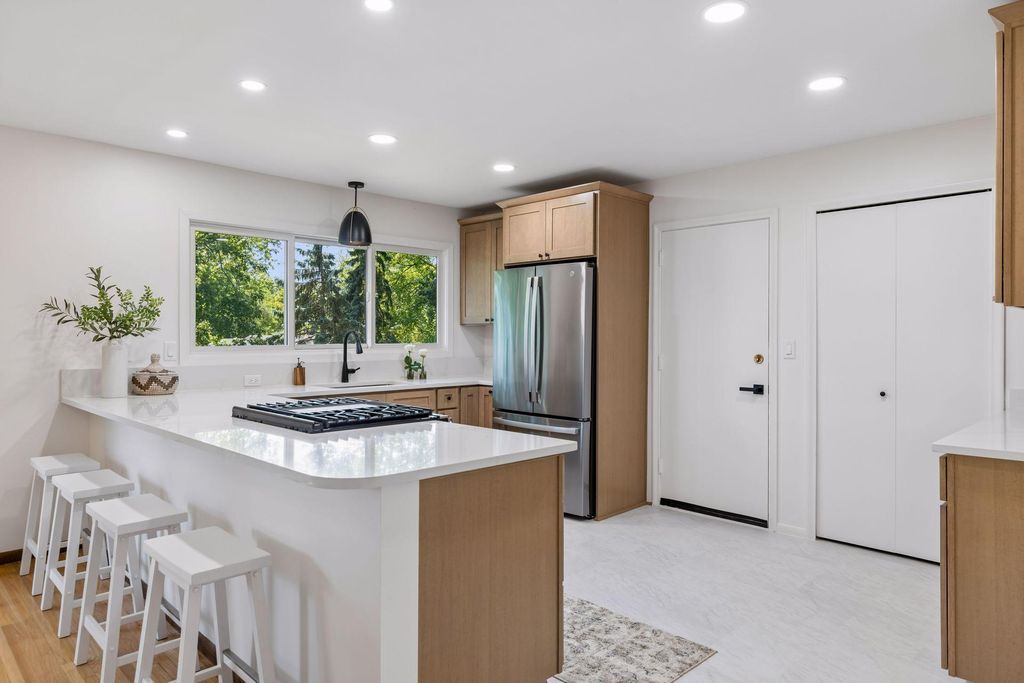 9925 Nord Road, Bloomington, MN 55437 — photo 4