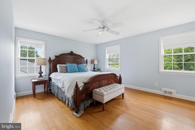 12112 WHIPPOORWILL LN, Rockville, MD 20852