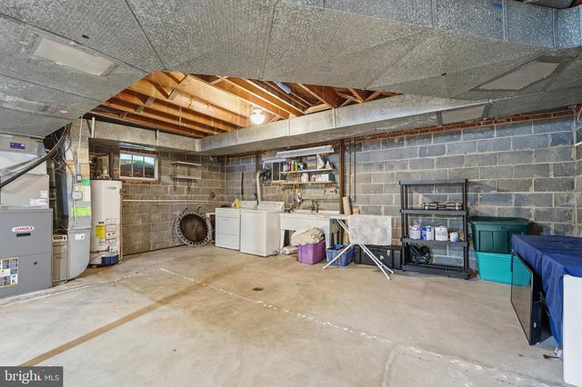 12112 WHIPPOORWILL LN, Rockville, MD 20852