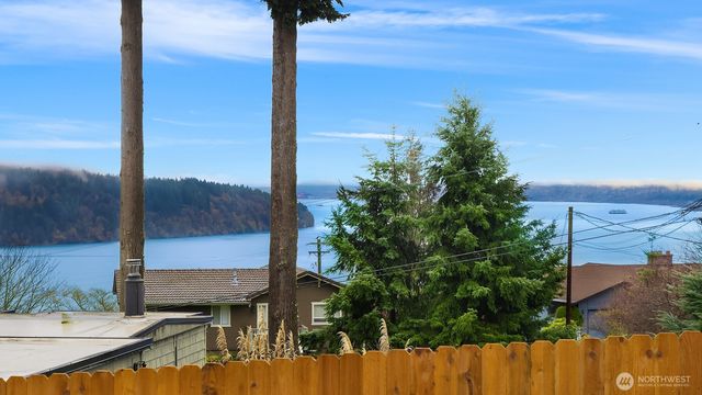 11203 Hallstrom Drive NW, Gig Harbor, WA 98332