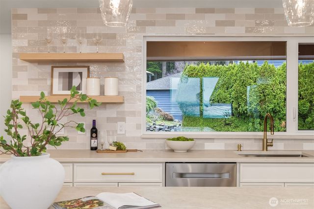 11203 Hallstrom Drive NW, Gig Harbor, WA 98332