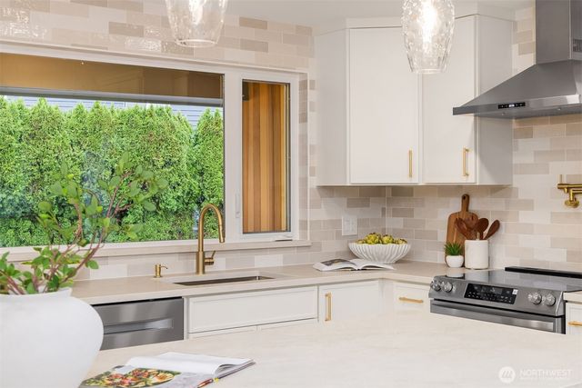 11203 Hallstrom Drive NW, Gig Harbor, WA 98332